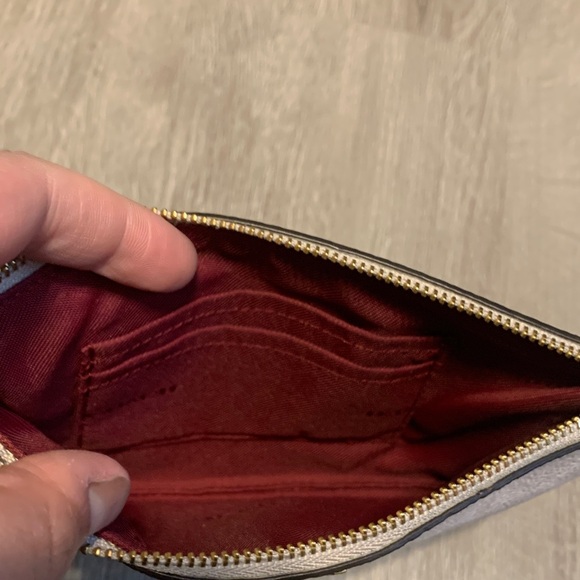 Coach Limited Edition NWOT Ivory/ Beige Corner Zip Wristlet with Snowman Motif - Picture 8 of 9